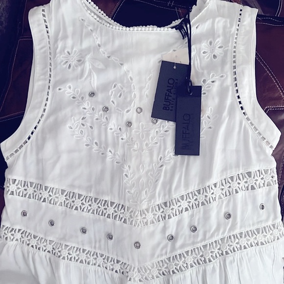 Buffalo David Bitton White Cotton Eyelet Embroidered Peplum Top NWT - Picture 3 of 12